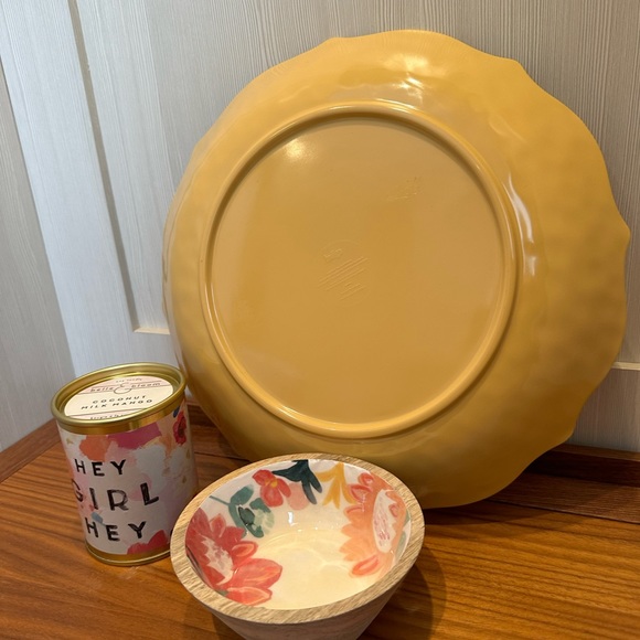 🌺 FLORAL VEGGIE/FRUIT/DIP Dishes with matching candle NWOT - Picture 3 of 6